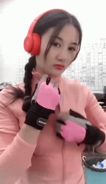 看妹子这架势是要打架吗？  第1张