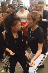 尬舞不在于舞蹈的动作主要还是要看表情  第1张